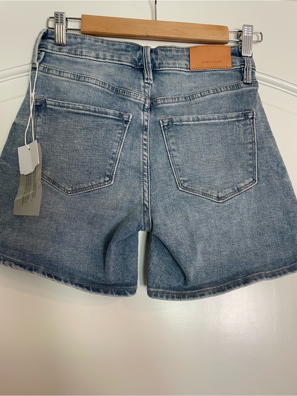 Dear John Ava Mid-Rise Light Wash Denim Shorts size 24 NEW - Picture 2 of 5